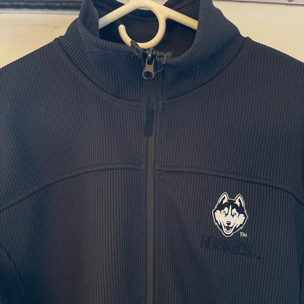 Men’s UConn branded Colosseum fleece jacket